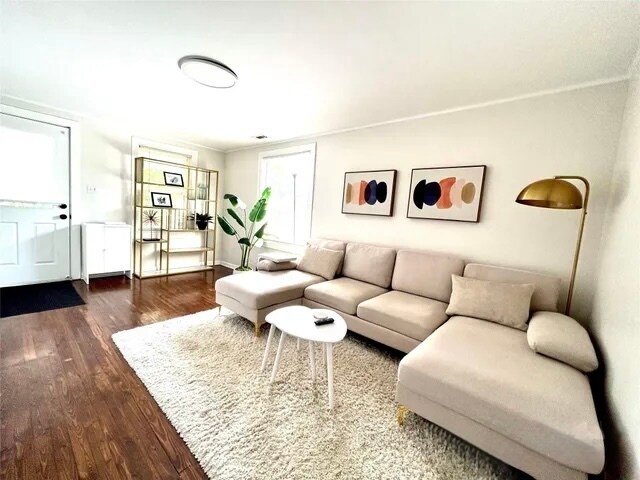 Foto del edificio - 1034 Charles Ave