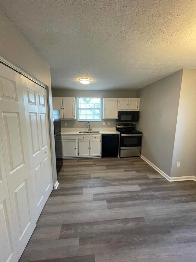 Building Photo - 4005 Calumet Dr