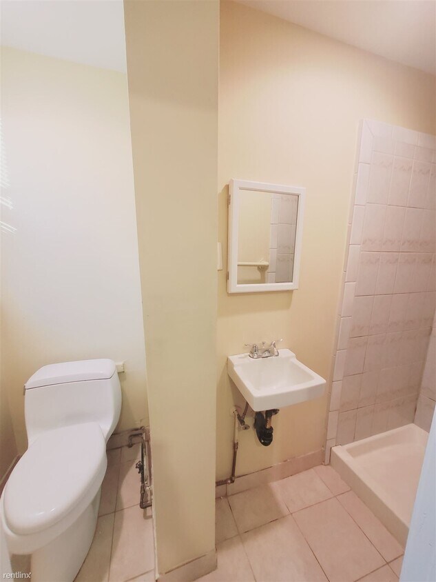 Building Photo - 1 br, 1 bath Condo - 174 Logan St Unit 8