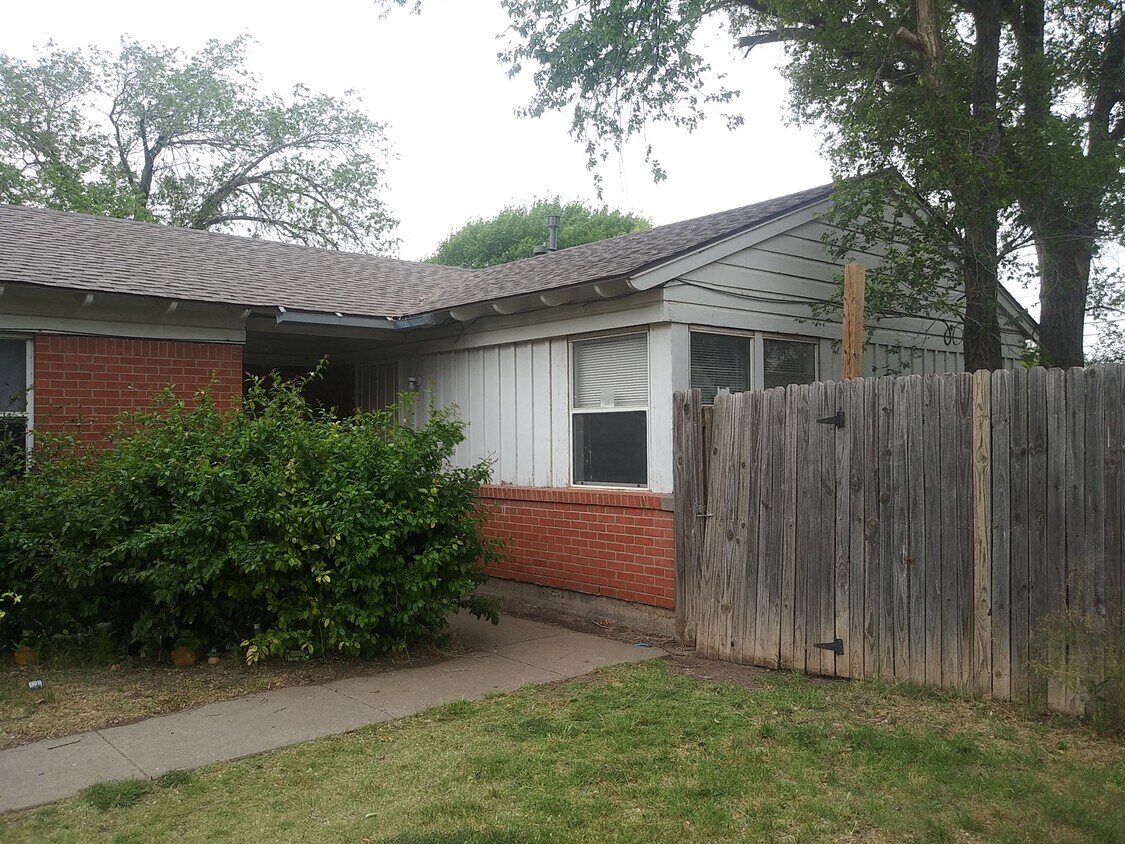 Primary Photo - 2718 Duncan Dr
