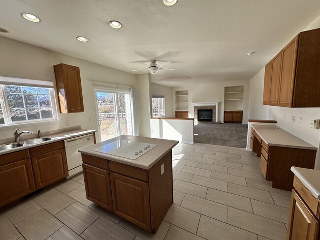Building Photo - 3720 Birdie Ct