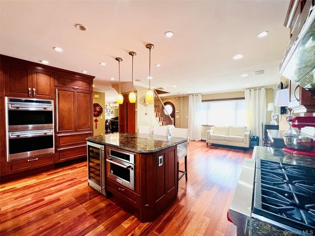 Building Photo - 65 Maple Dr