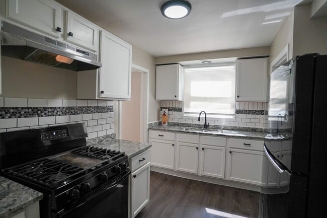 Foto del edificio - Fully Renovated 3-Bedroom Home  Move-In Re...