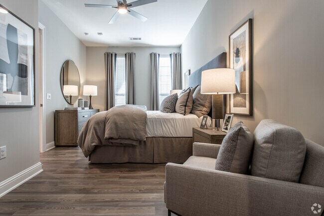 Foto del edificio - Live in Luxury: 2-Bed, 2-Bath Steps from Downtown!