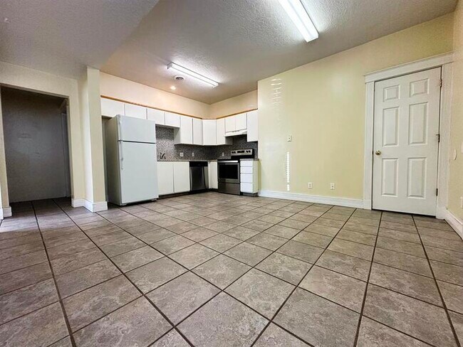 Foto del edificio - 18 N 200 E