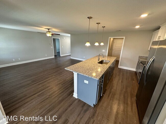 Foto del edificio - 4 br, 2 bath House - 108 Old Barn Road