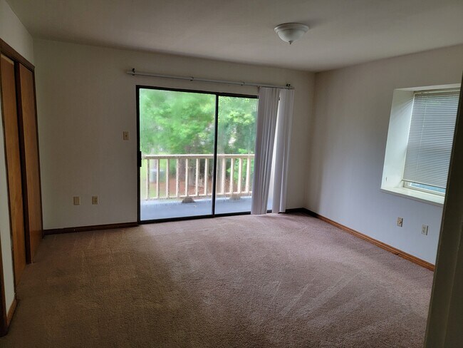 Foto del edificio - 843 Asheville Dr