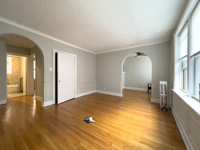 Building Photo - 545 W Surf