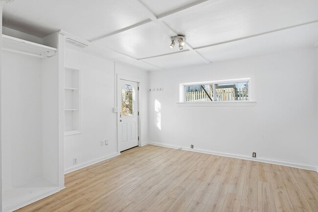 Foto del edificio - Charming 1-Bed, 1-Bath ADU in Lake Orion!