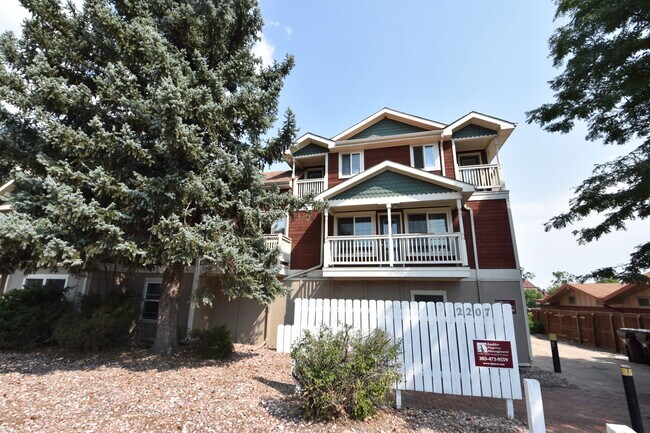 Foto del edificio - 2207 Baseline Rd