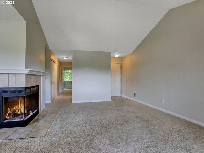 Building Photo - Sunny 2bdrm/2bath Condo in South Beaverton...