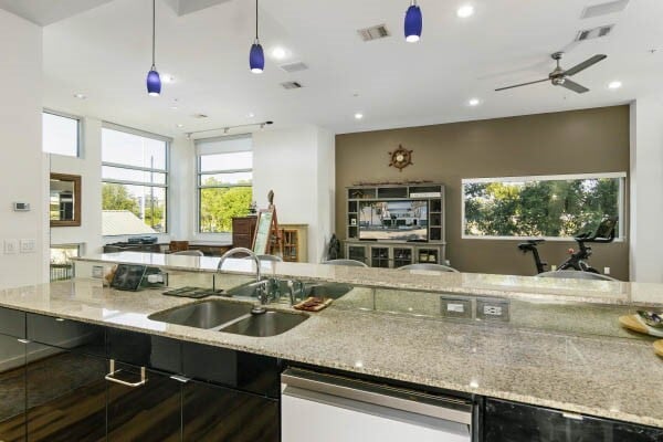 Building Photo - 102 Quitman St