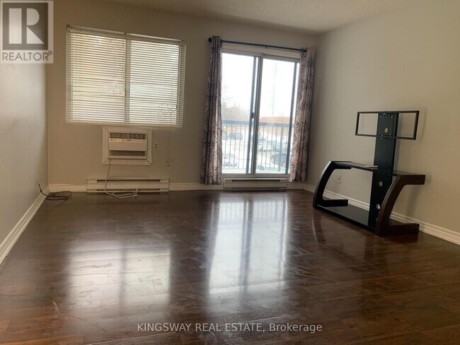 Building Photo - 95 Trailwood Dr