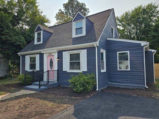 Building Photo - 3907 E Chatham Dr