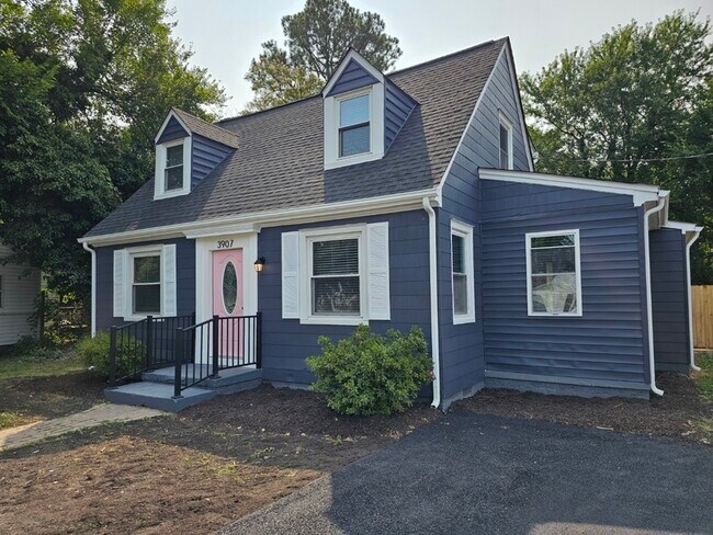 Foto del edificio - 3907 E Chatham Dr