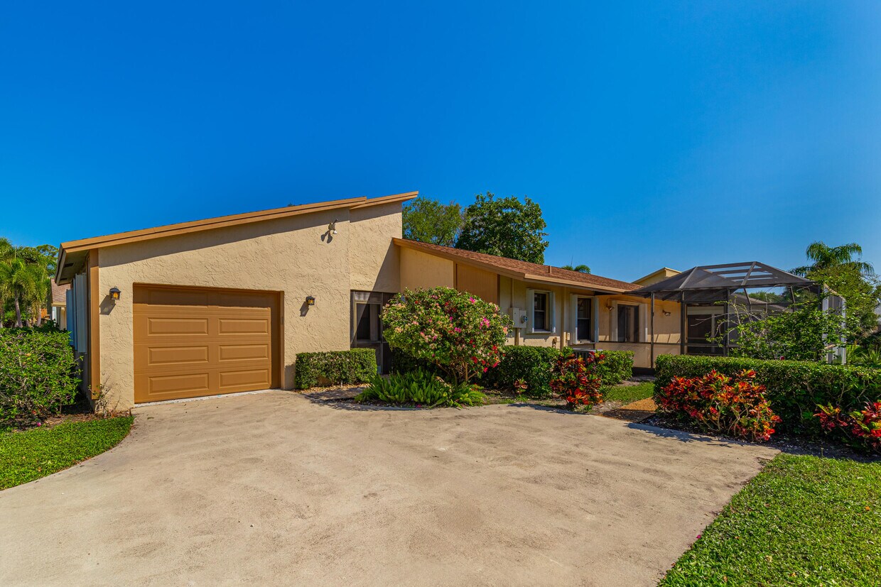 Primary Photo - 797 NW 32nd Ave