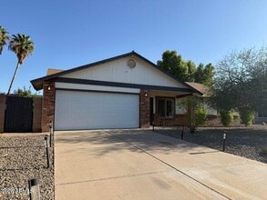 Building Photo - 6502 E Grandview Dr