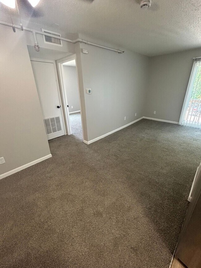 Building Photo - 1409 Sunset Dr