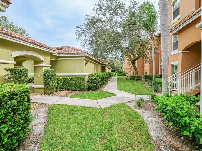 Building Photo - 5080 Fairways Cir