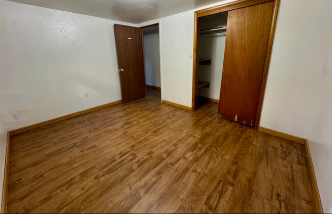 Foto del edificio - 302 W 7th St