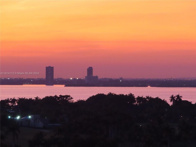 Foto del edificio - 5701 Collins Ave