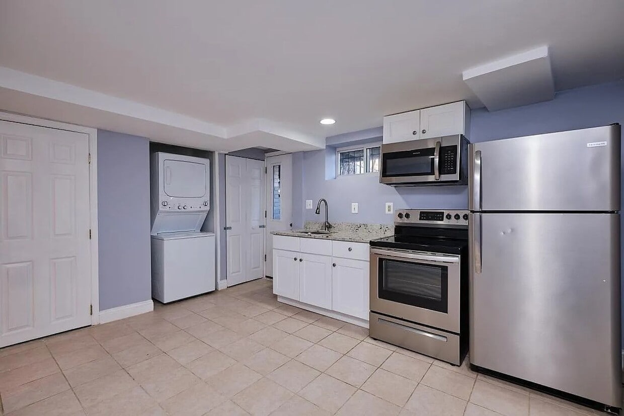 Photo - 144 Webster St NE