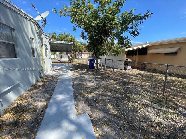 Building Photo - 240 NE 23rd St