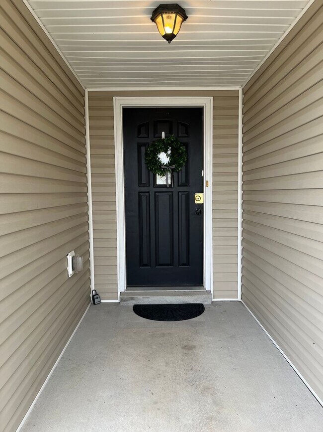 Building Photo - Super Cute Ranch Home with Easy Access to I24