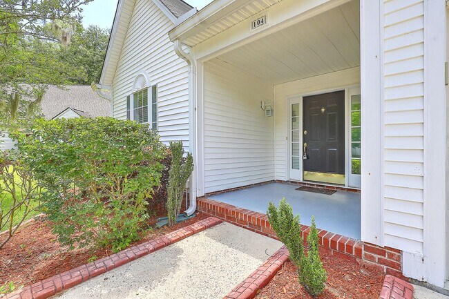 Building Photo - Home in Crowfield Plantation!