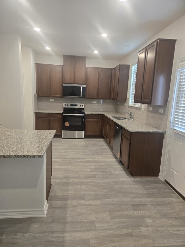 Building Photo - 7510 Fishbowl Ln