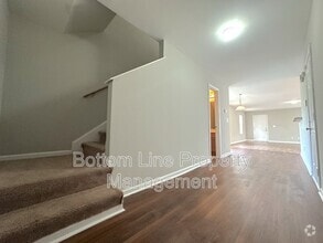 Building Photo - 424 Winding Canyon Dr