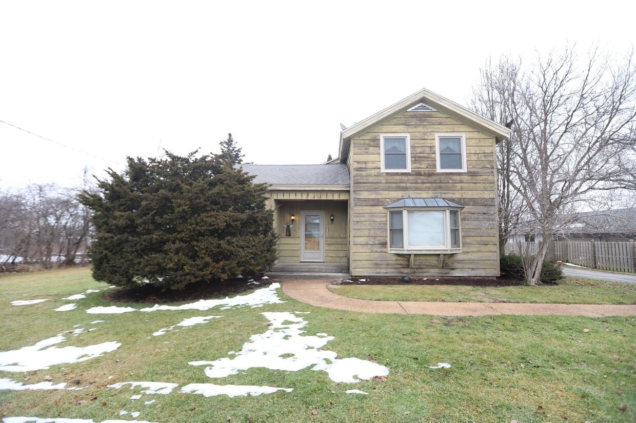 822 Washington St, Woodstock, IL 60098 House Rental in Woodstock, IL