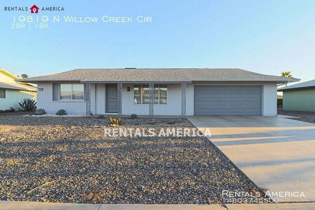Building Photo - Available now! Beautiful Home in Sun City!