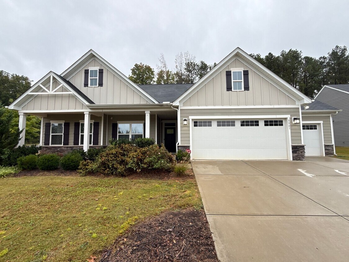 Foto principal - 8807 Chapel Grove Crossing Dr