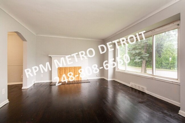 Building Photo - Traditonal 3-Bedroom Colonial Home in Detroit
