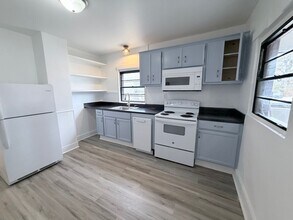 Building Photo - 110 9th St NE