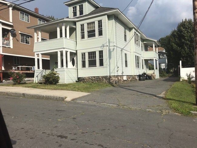 Foto del edificio - 89 Elmwood Rd