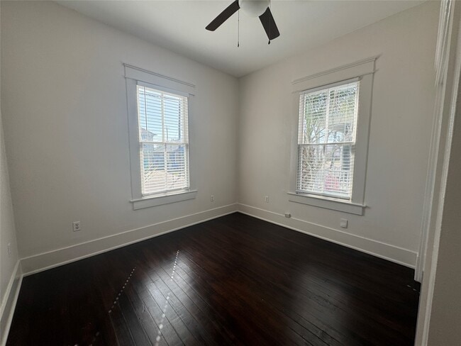 Building Photo - 801 8th St