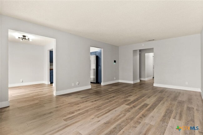 Foto del edificio - 2606 Lake Rd