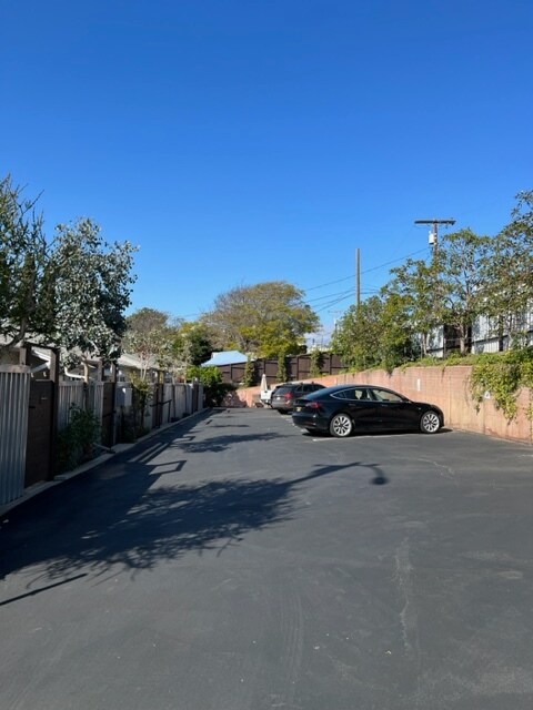Foto del edificio - 1111 Pico Blvd
