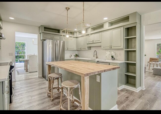 Building Photo - 4350 Waterview Cir
