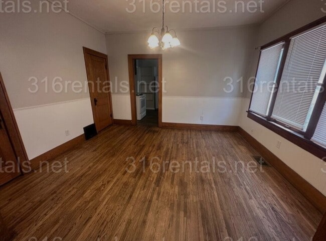 Foto del edificio - $775 - 2 bed 1 bath - Delightful and spaci...