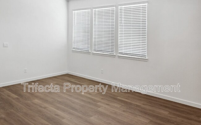 Foto del edificio - 632 Thoroughbred Ln