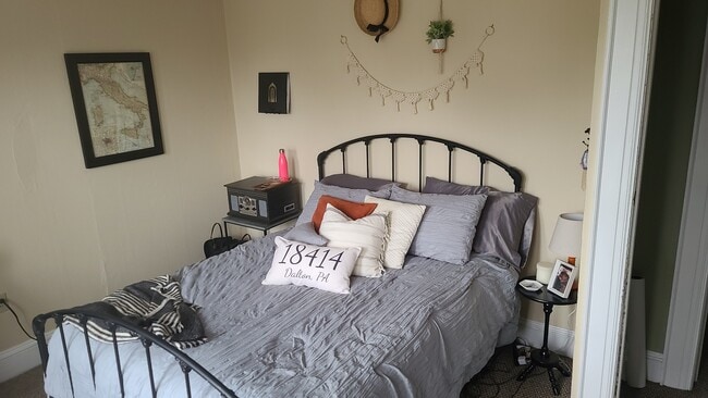 Dormitorio 1 - 2202 Adams Ave