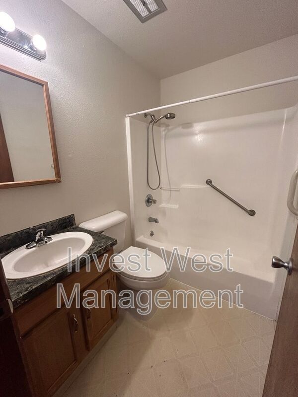 Foto del edificio - 626 NE Anderson St