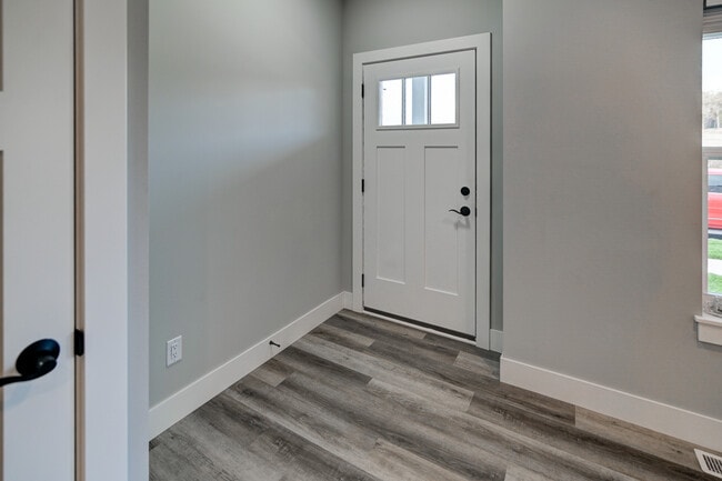 Building Photo - 4783 Suelo Rd