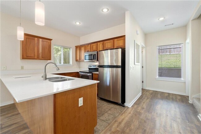 Foto del edificio - 322 E Huntsville Rd