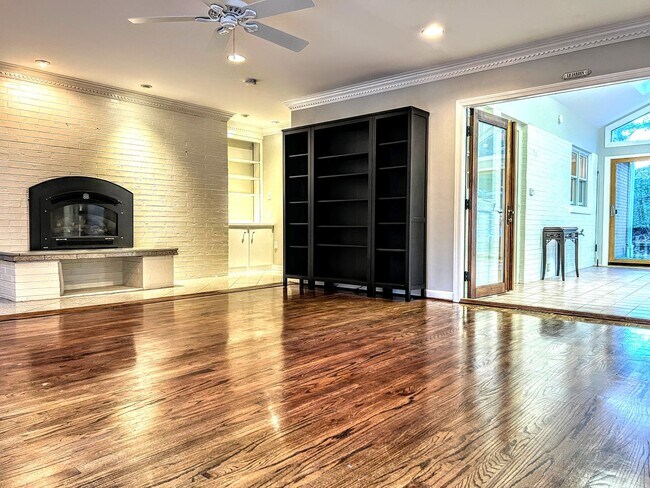 Foto del edificio - Luxurious 4 Bedroom Refuge In the Serene W...