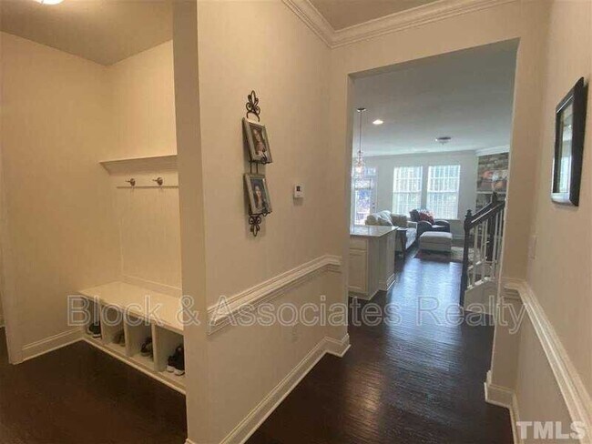 Building Photo - 227 Fenella Dr
