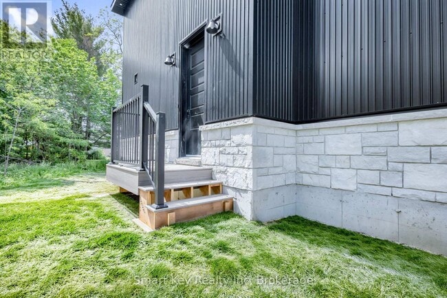 Building Photo - 125 Brae Cres